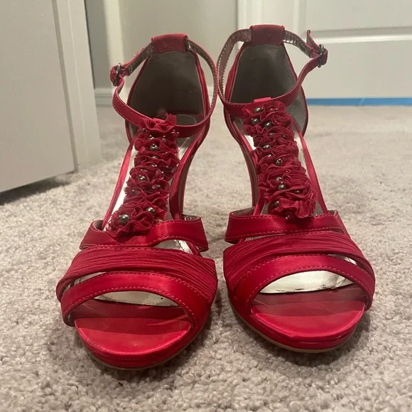Size 8 red heels - Picture 2 of 6